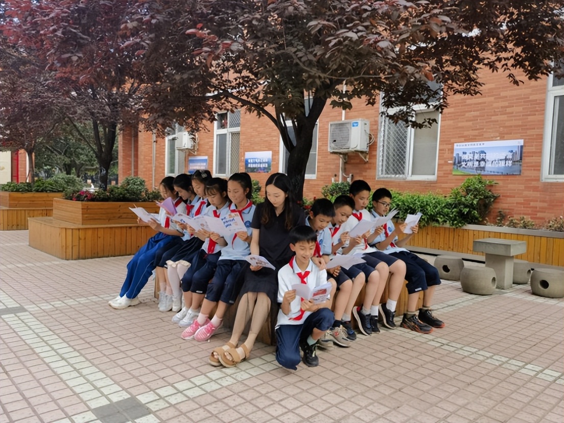 成都石室双楠实验学校黄欣欣:无限相信书籍的力量