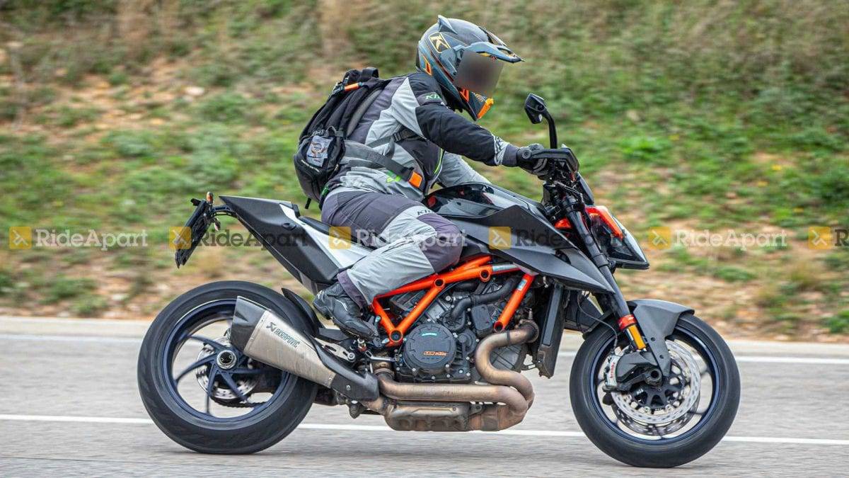 ktm 1290 sdrr碟照曝光:碳纤维部件上身,极致轻量化