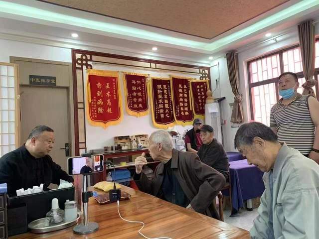 汝河小区社区组织开展"中医健康行 惠民进万家"公益服务活动