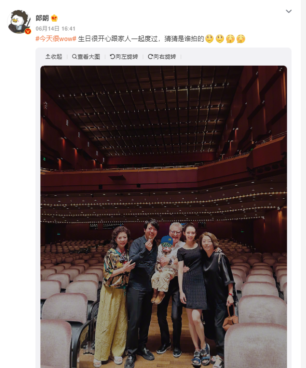 郎朗庆41岁生日晒全家福,与德国岳父罕见同框,2岁儿子长得好高