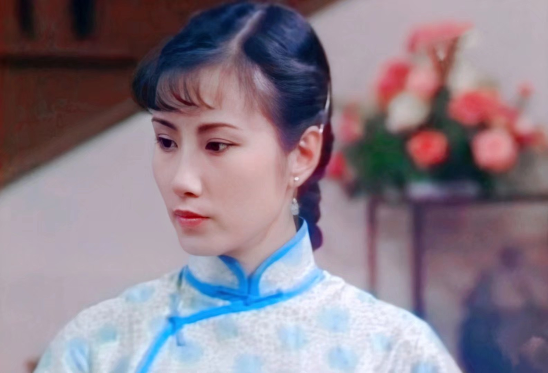 被汪明荃的古典扮相给美到了!妥妥的古装才女,温婉动人心