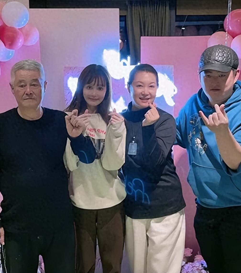 赵本山儿子你们算哪根葱我家的钱十辈子也花不完还敢批评我