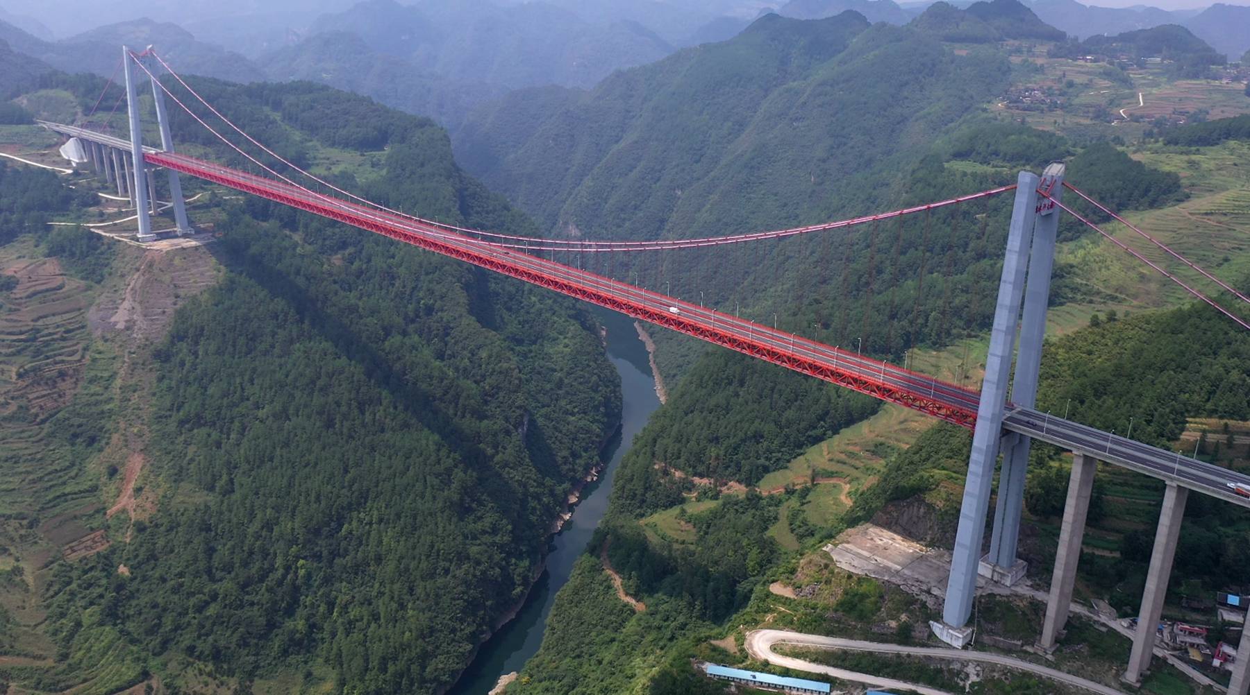 第六名:清水河特大桥位于贵州省,高406米,全长2174米.