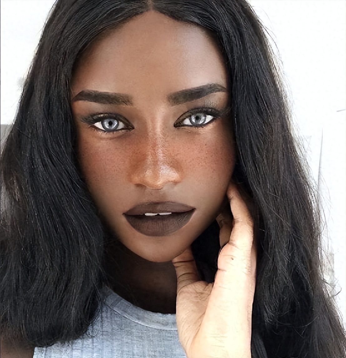 非洲一女孩因长得太漂亮,被载入吉尼斯纪录,父亲雇保镖送上学!