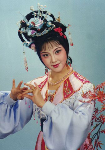 赵志刚再婚引"越剧王子"遭网暴,他如何跟陈湜从恋爱走向婚姻