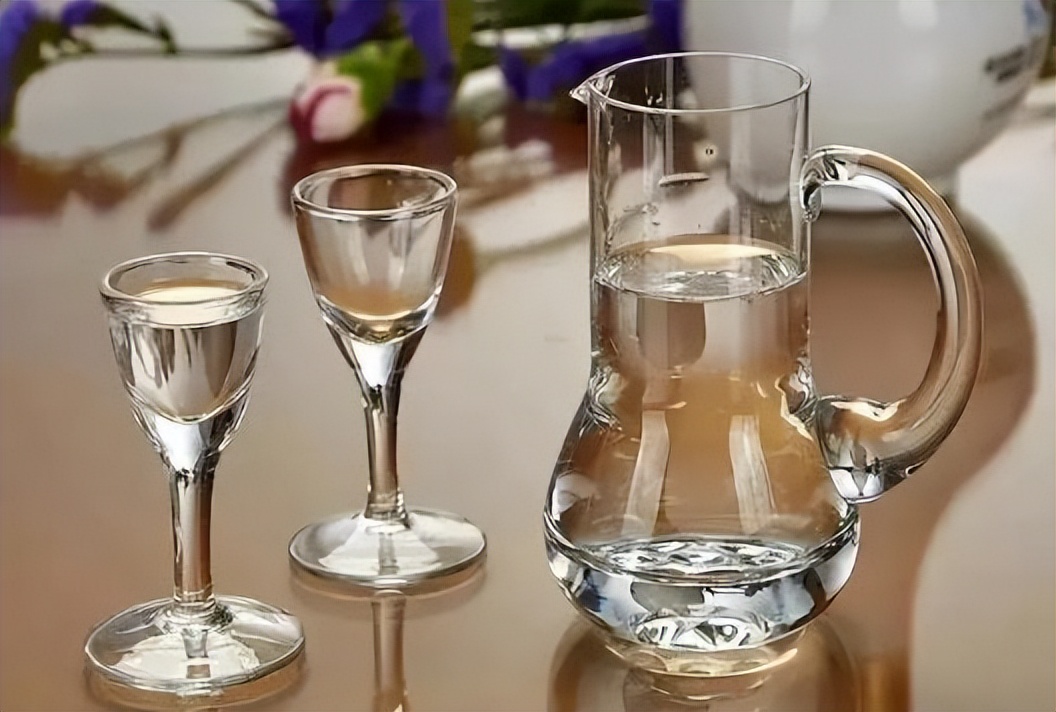 酒桌上应酬时,这三种行为千万要避免,丢脸不说还惹人厌