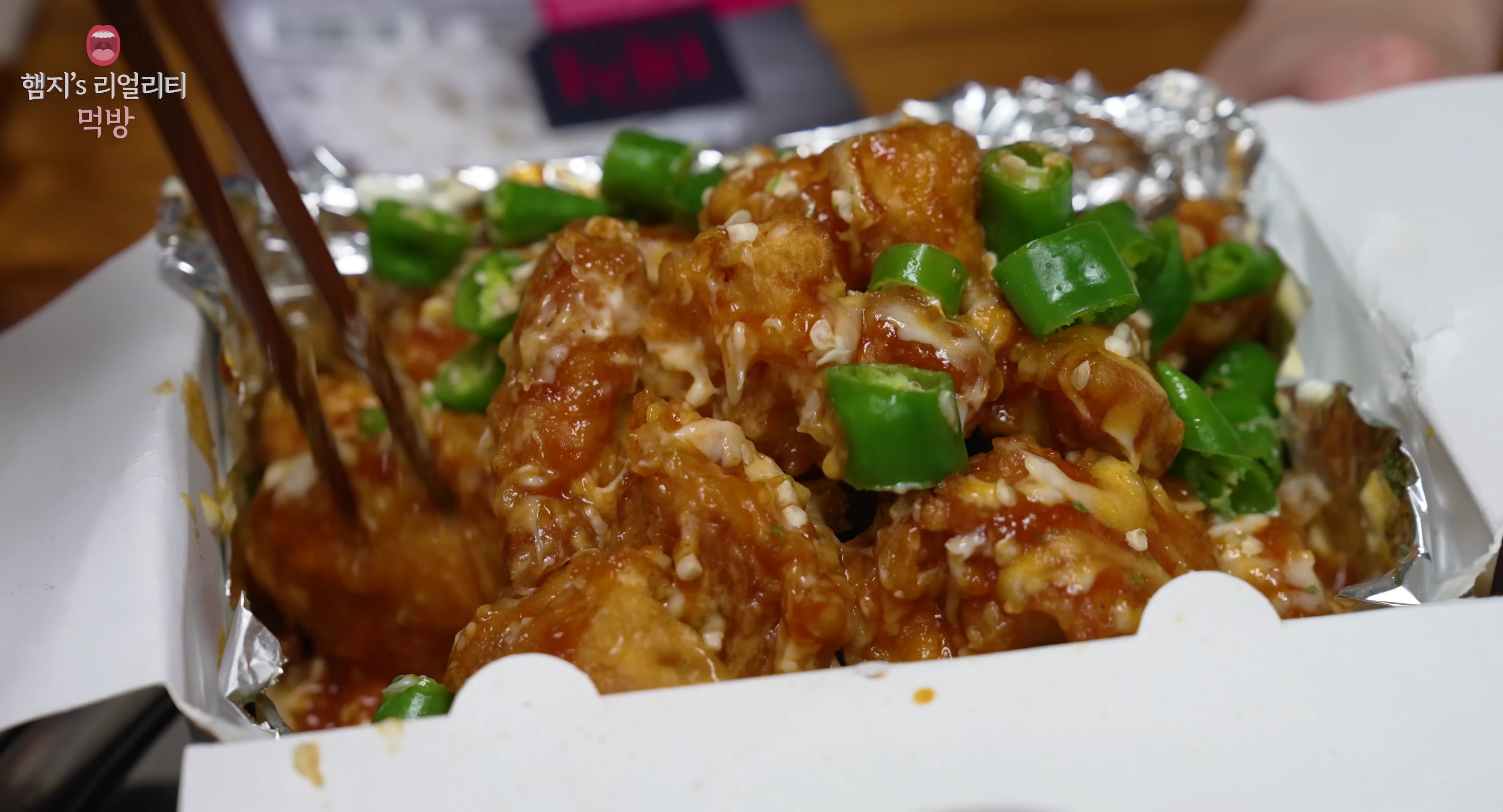 想吃炸鸡饭的日子……Supreme Gold调味炸鸡&卷心菜沙拉MUKBANG