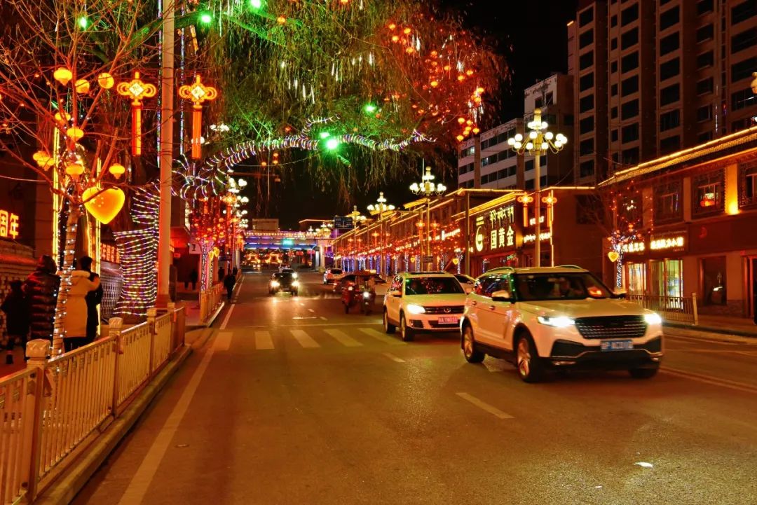 流光溢彩的卓尼夜景 怎一个"美"字了得