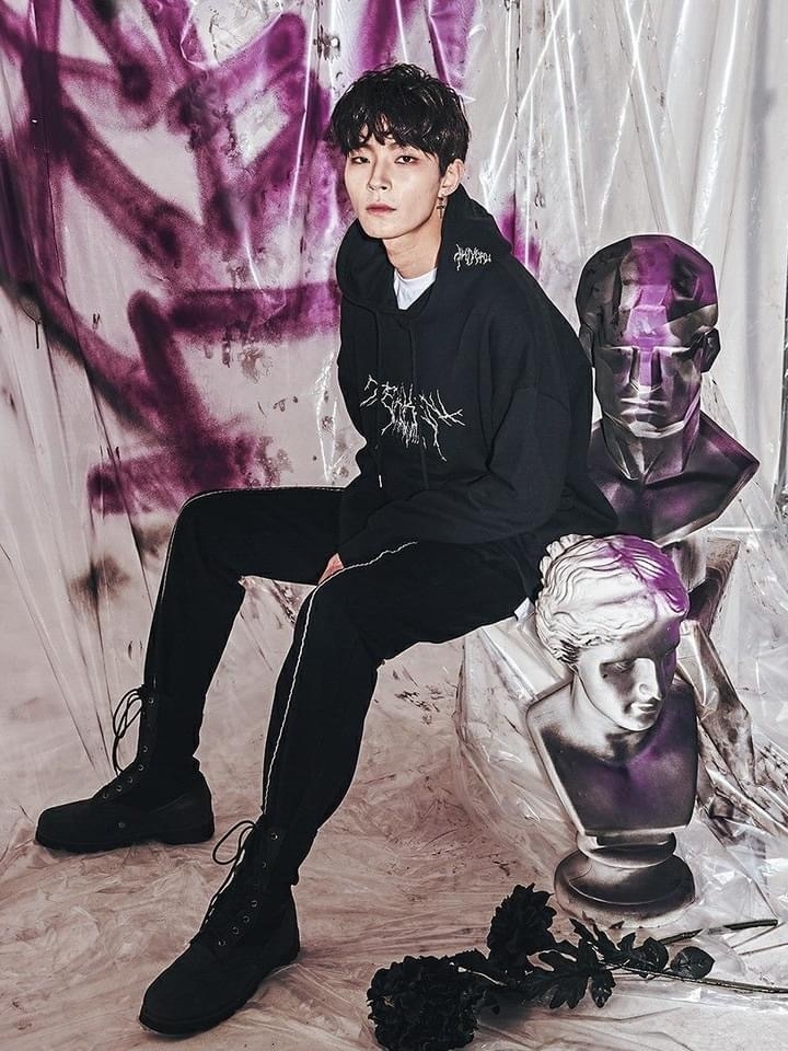 重金属版韩书竣!《女神降临》黄寅烨模特旧照曝光,坏男人太带感