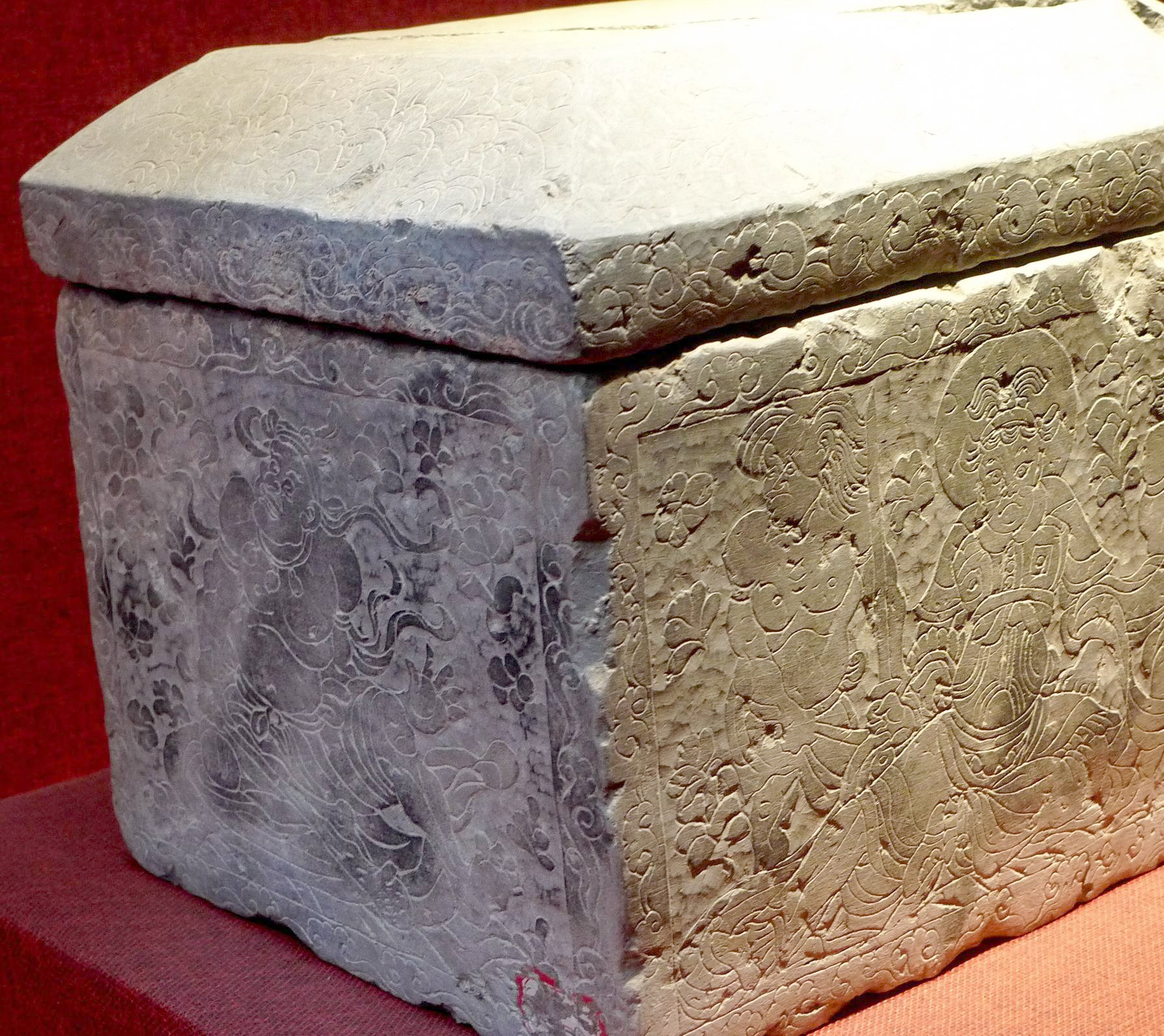 广西出土七星棺,墓主人身份成谜,专家证实棺内"龙须"是真的!