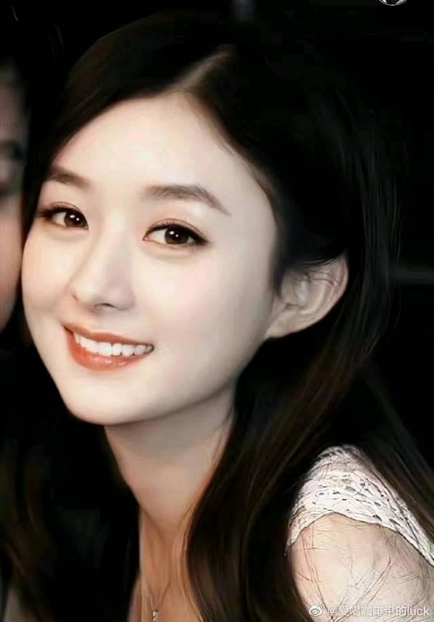 天塌了还有赵丽颖的鼻子在 尽管赵丽颖的五官偏甜美,人们一直夸她圆圆