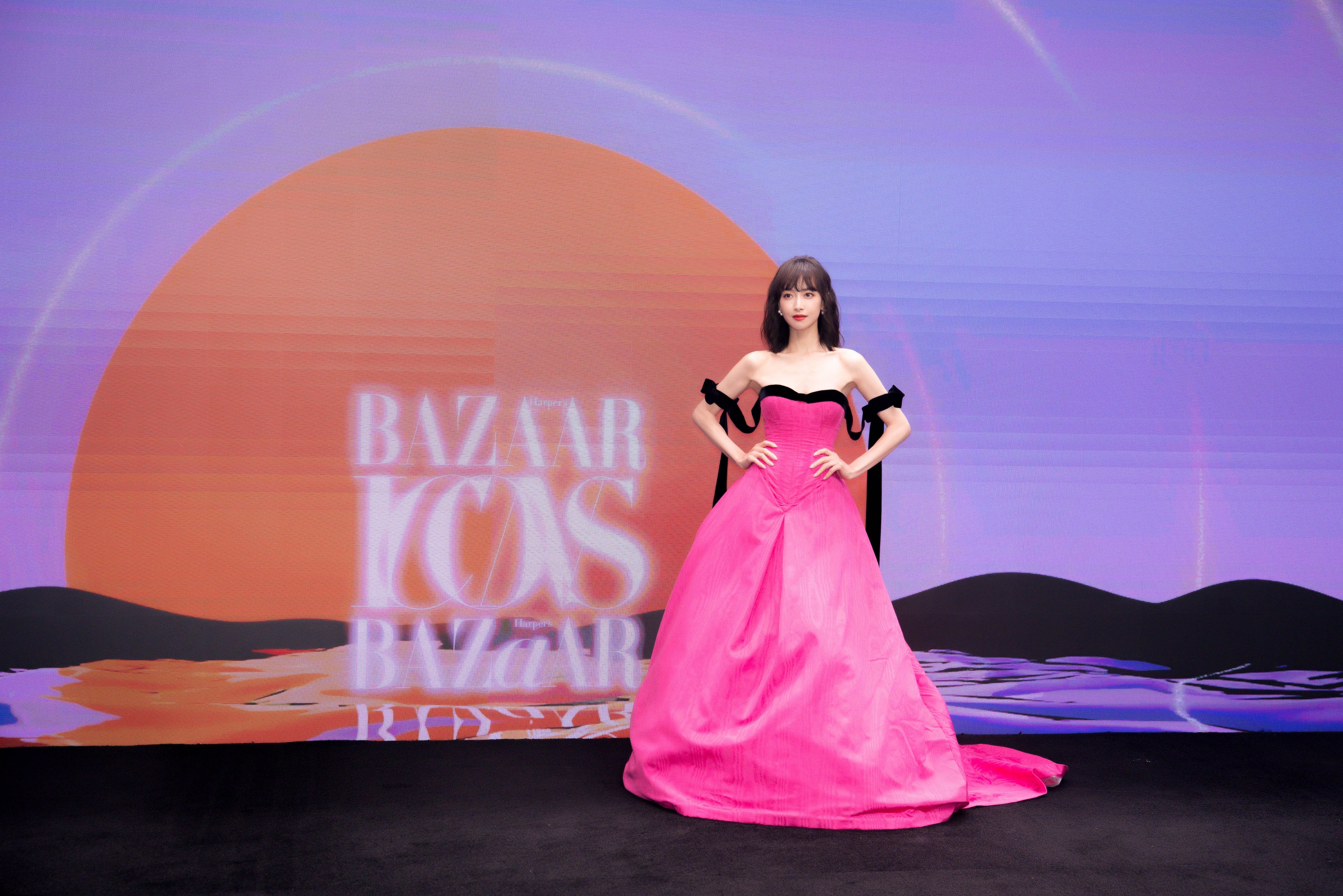 时尚芭莎红毯:赵丽颖的背,杨颖的腿,热巴的锁骨,杨紫的嘴