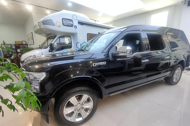 高顶勇猛者四驱越野商务车,全新内饰棕色布局,7座mpv