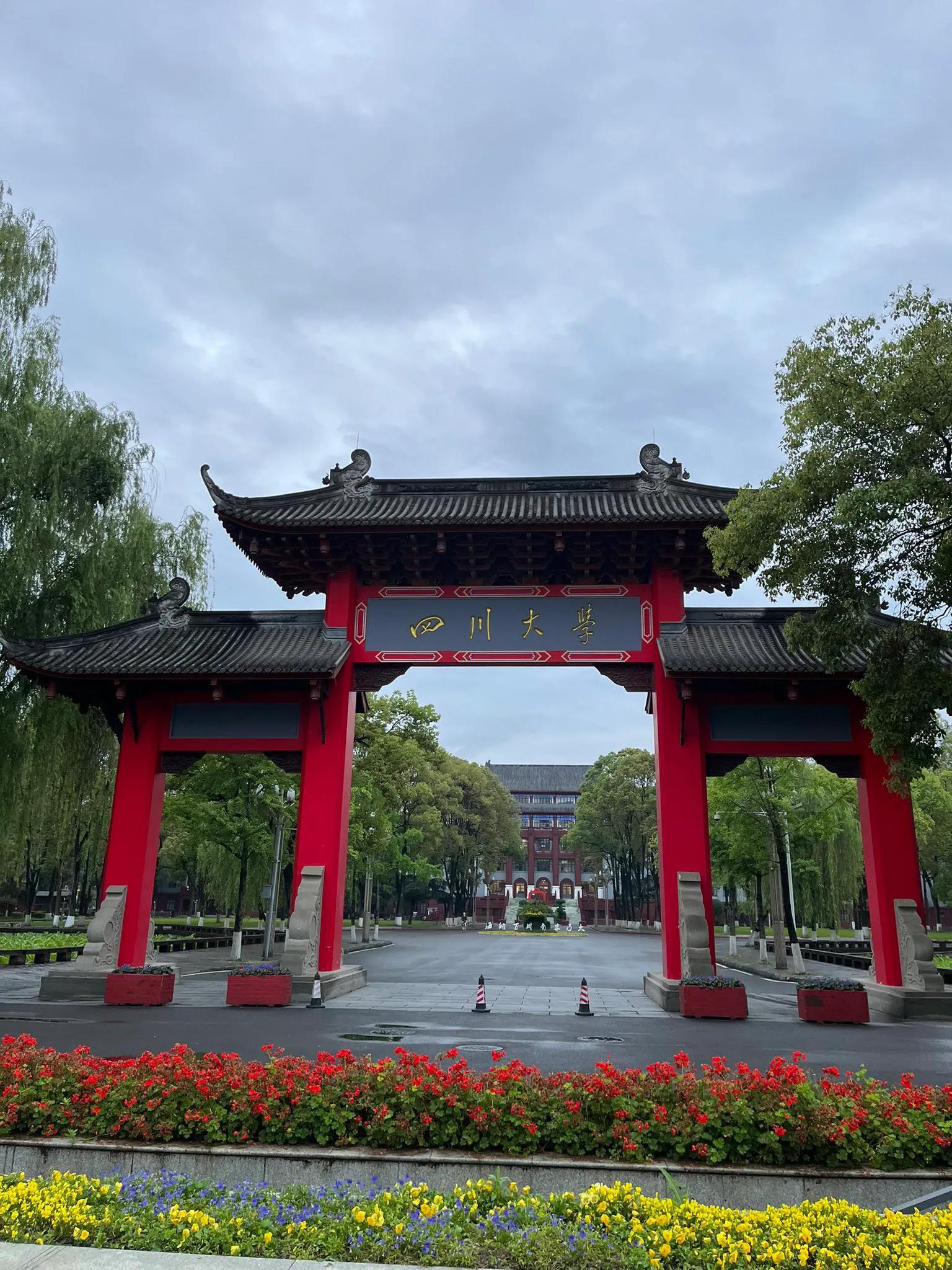 四川大学一男生校园内免费送纸尿裤,差点把自己研究生名额弄没了