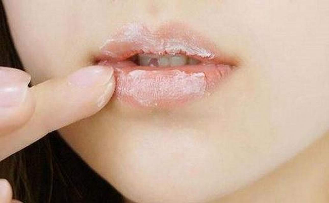 肝脏不好,嘴巴先知?若嘴巴出现这3种现象,或许应该多注意了