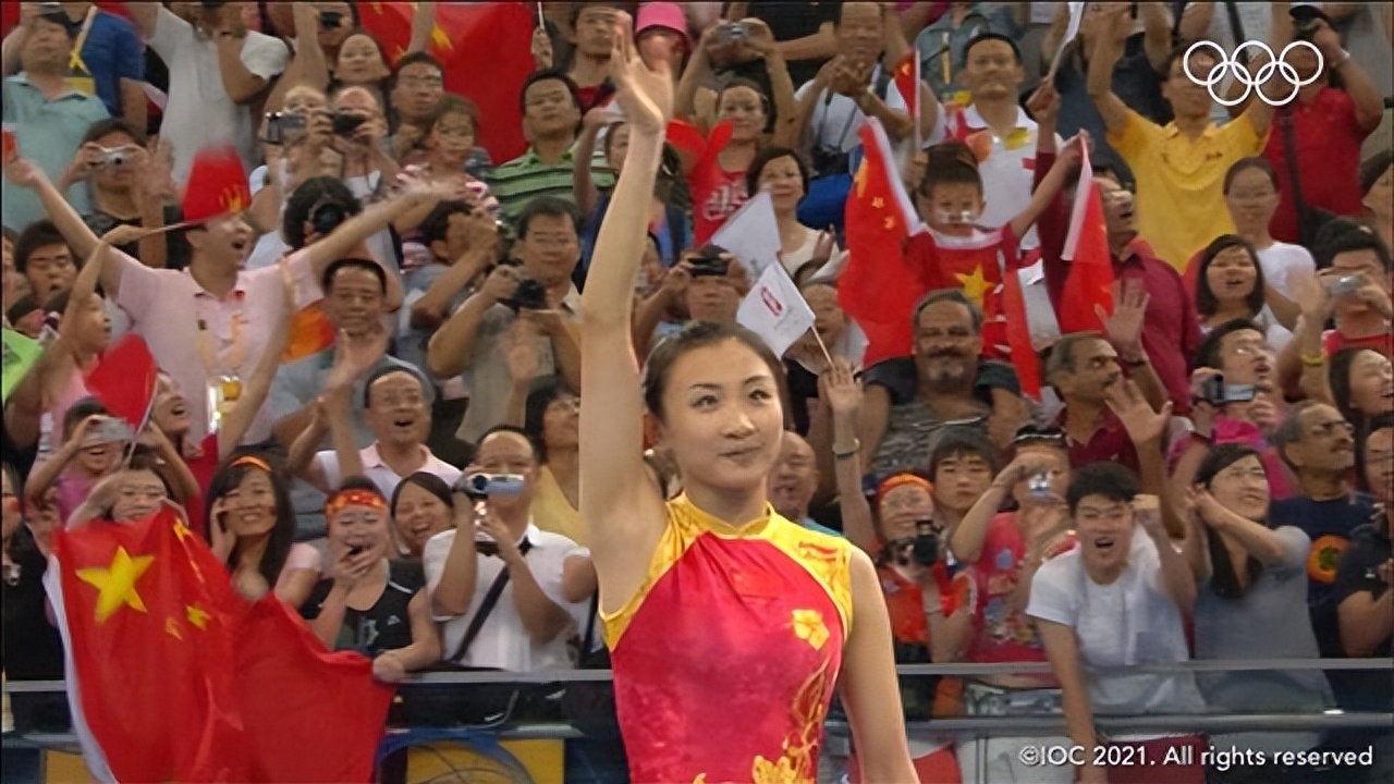 日本大阪举办了蹦床世界杯日本站比赛,何雯娜和一众蹦床高手受邀参加