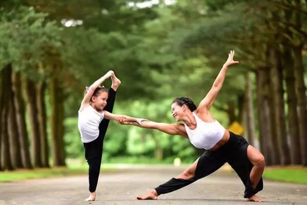 梵羽国际瑜伽|「双人瑜伽」这样拍照,整个朋友圈都会沉迷你的美