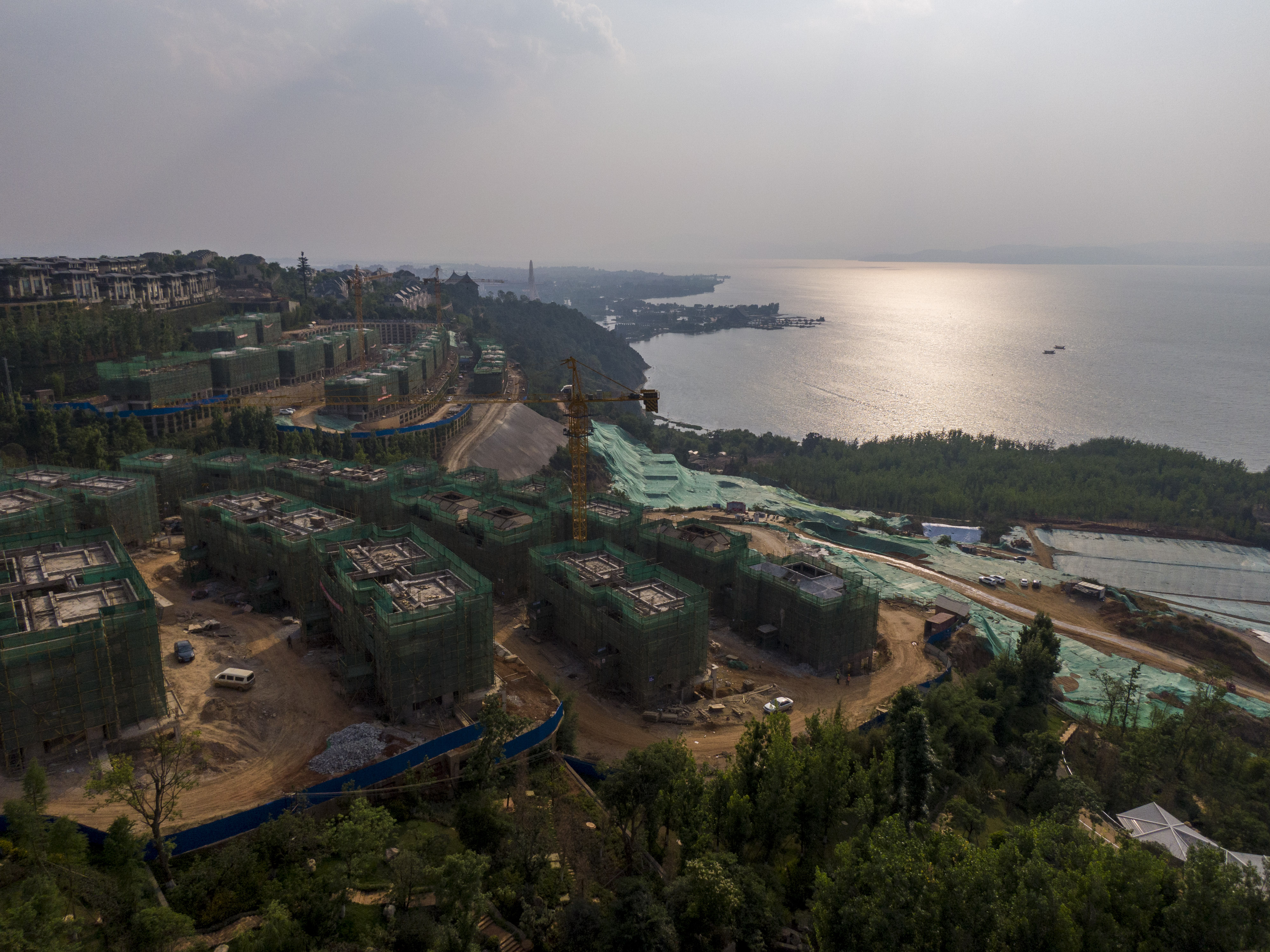 滇池沿岸:整改糊弄十余年,长腰山90%以上表面积遭破坏……(5)