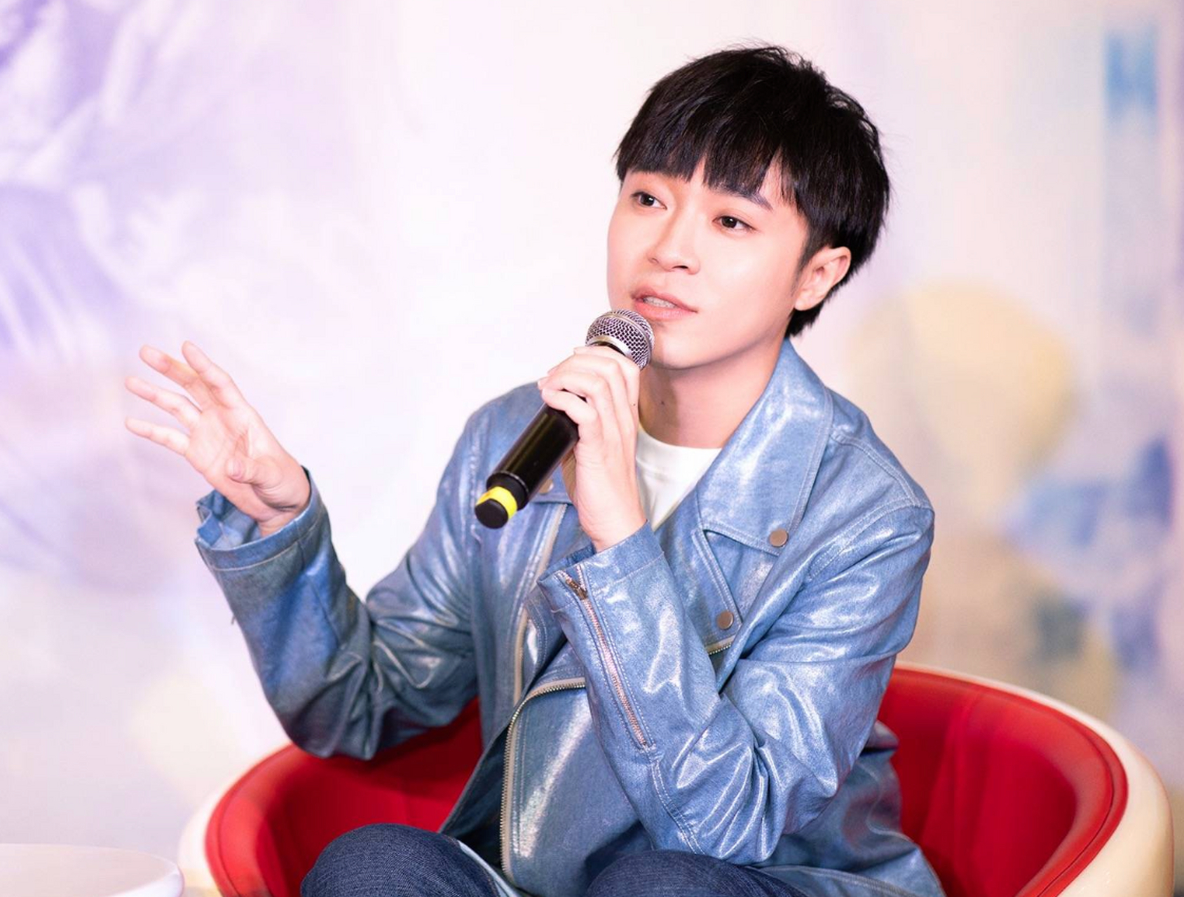 近日,歌手吴青峰和恩师林暐哲的法庭纠纷再次成为话题