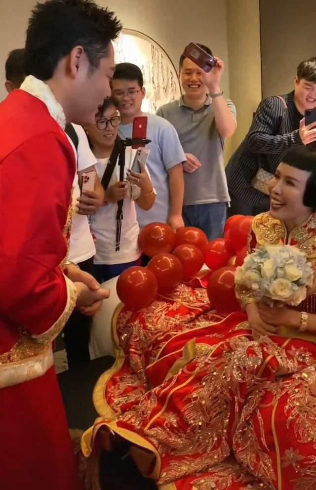 小鲜肉迎娶55岁上海女富豪!