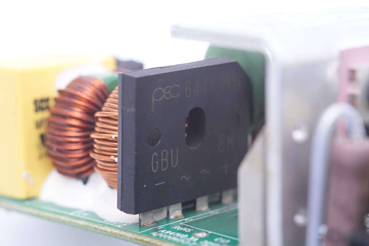 我们把华为optix osn500光传输系统60w电源拆了,比想象的要简单