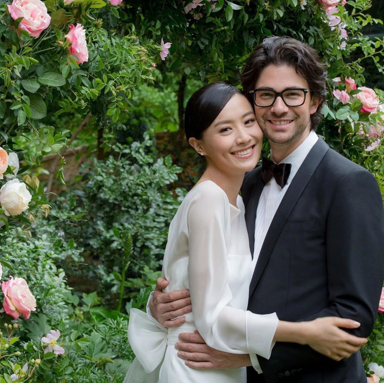 现年41岁的女神陈法拉与第二任丈夫emmanuel straschnov于2019年在