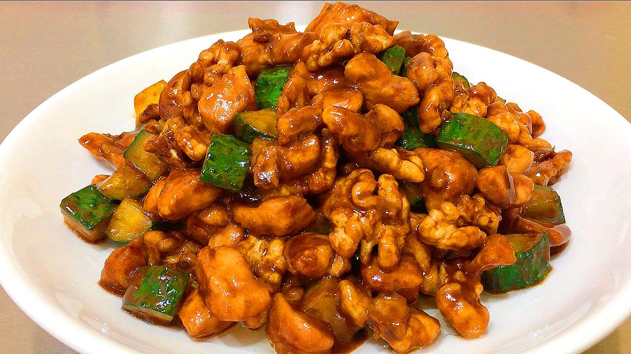 「美食菜谱」酱爆鸡丁:酱香浓郁,鸡肉滑嫩,经典下饭菜!