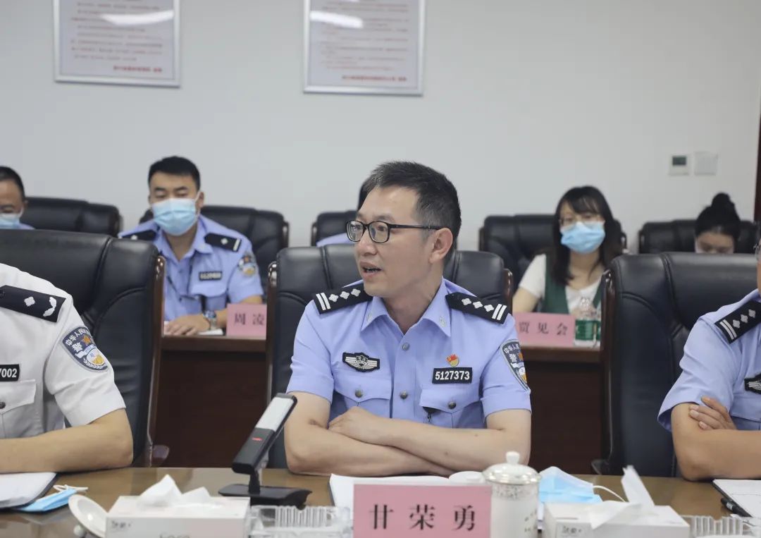 黄辉灿一行到阿坝监狱德阳监狱调研督导工作