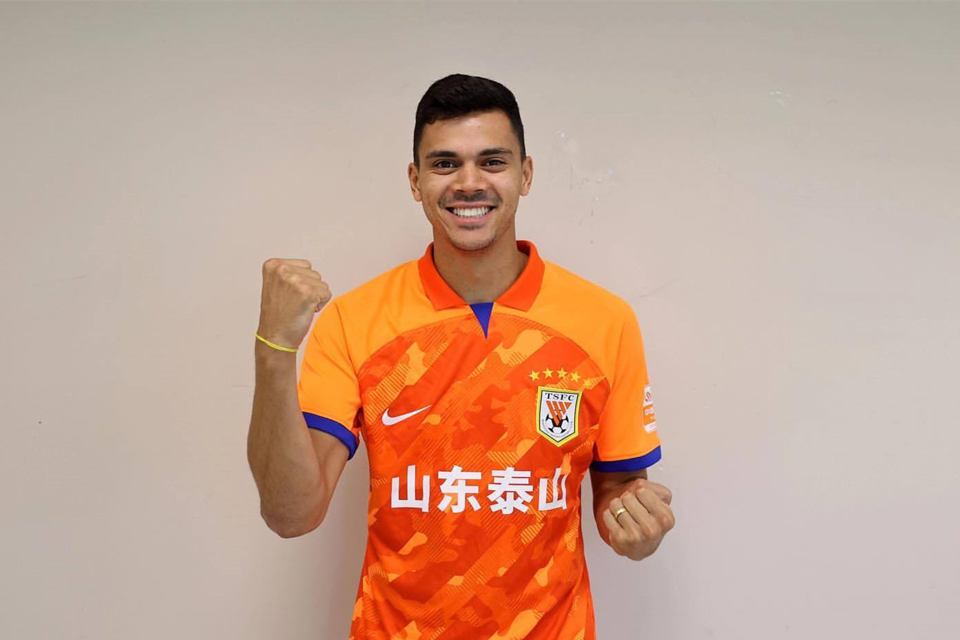 泰山队新援帕托确定穿8号球衣,首训状态不错,京鲁大战期待上场