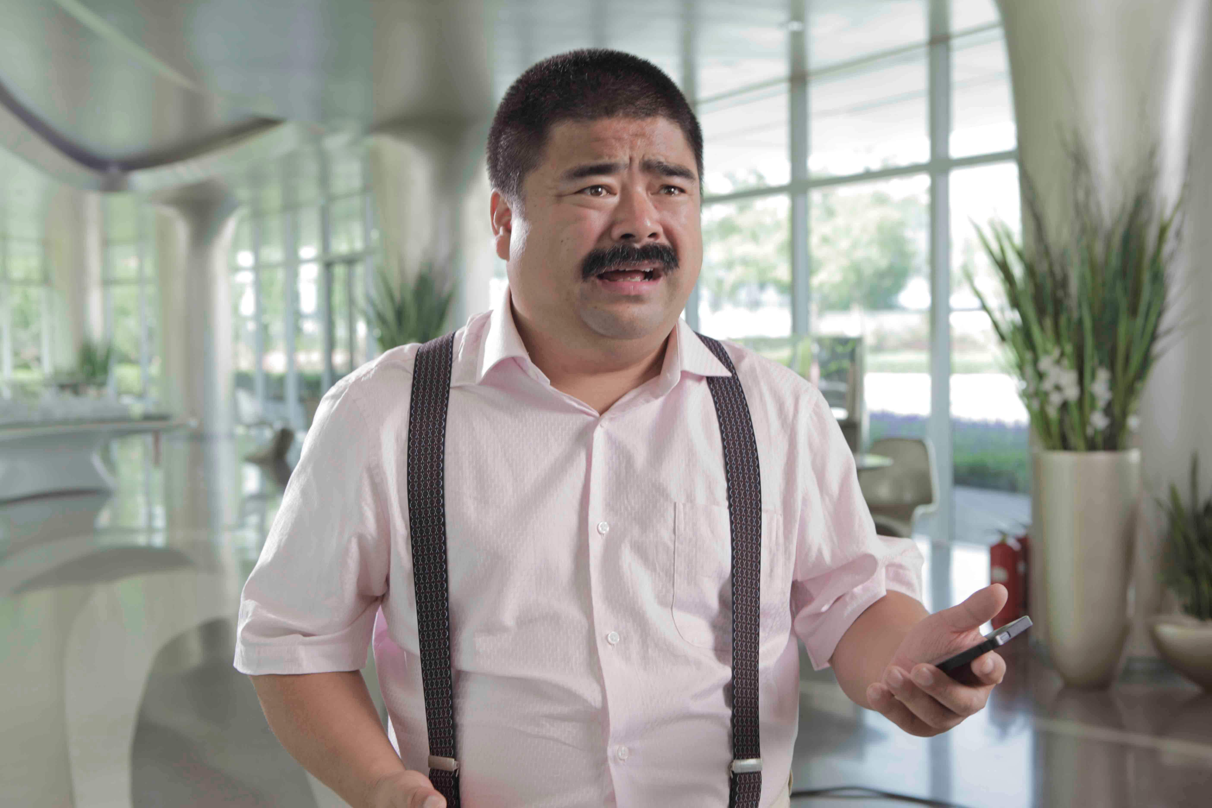 演员刘金直播被封,感叹做点生意太难了,宣布努力拍戏不再卖茶蛋