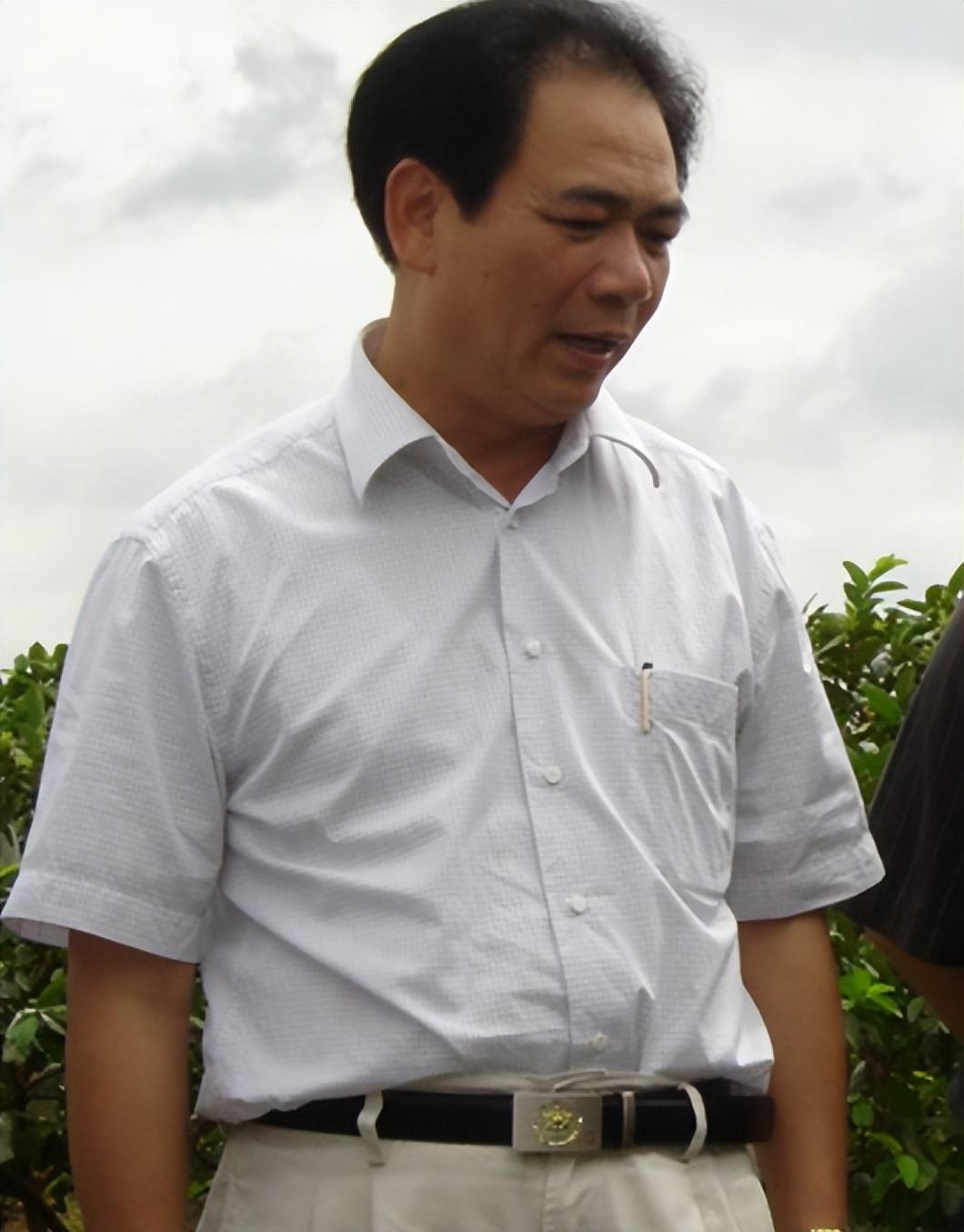 纪实:"老虎"陈亚春:糟蹋女记者骗其当七年情妇,后被曝光艳照