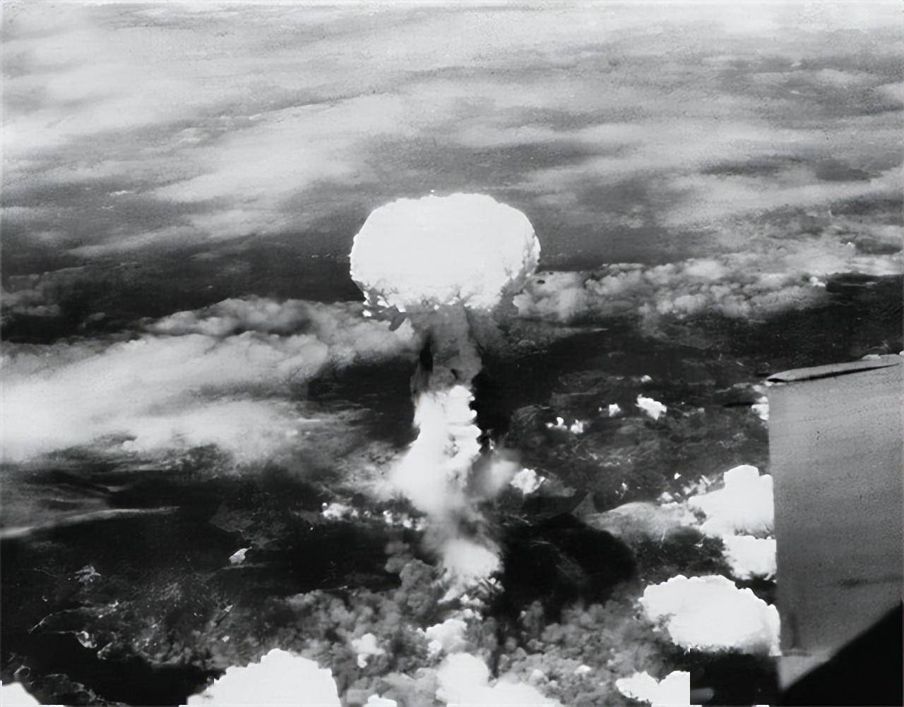 日本广岛核弹图片