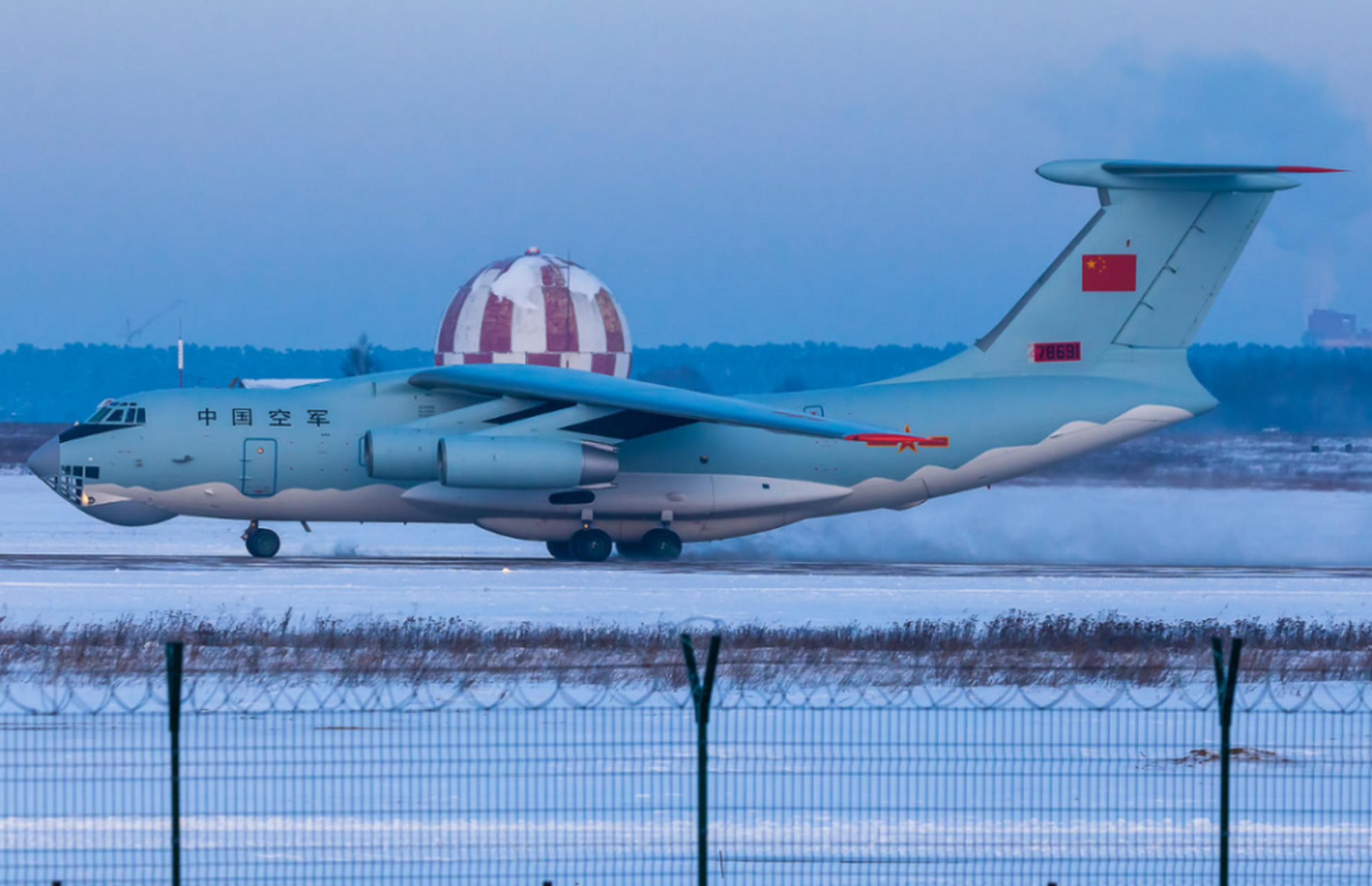 自从引进20多架伊尔76运输机后,中国空军运输航空兵就依靠这些进口和