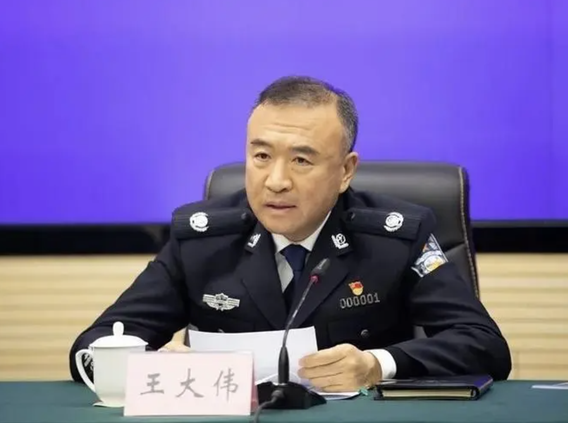 警号000001:大肆卖官鬻爵,落马后在他家中搜出1亿多的现金