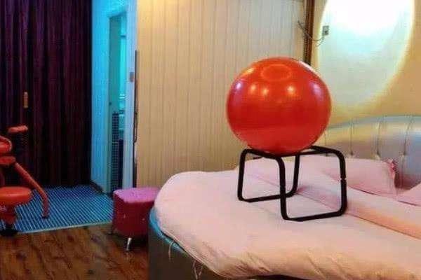 情侣酒店里,房间摆个