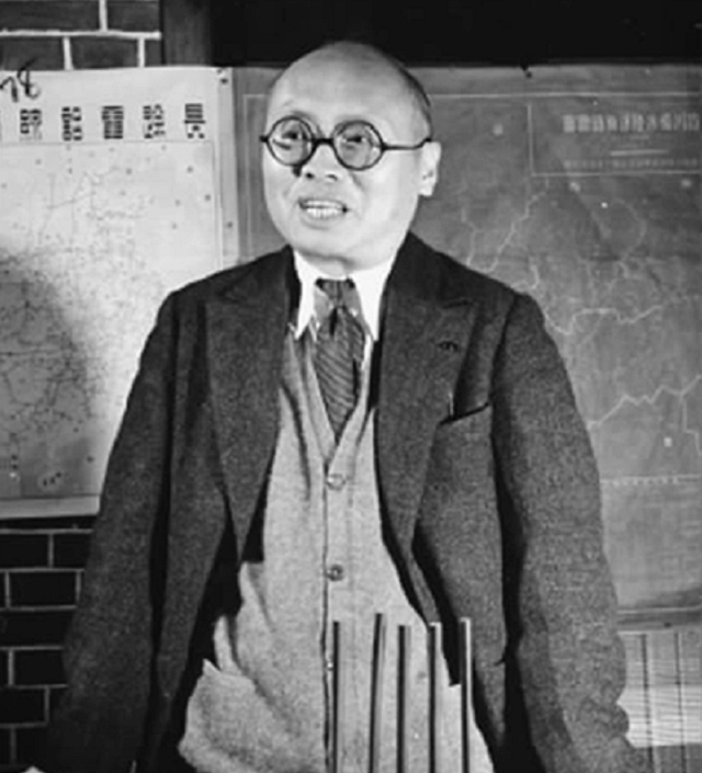 民国渣男徐志摩,追求爱情抛弃妻子,前妻成为人生赢家