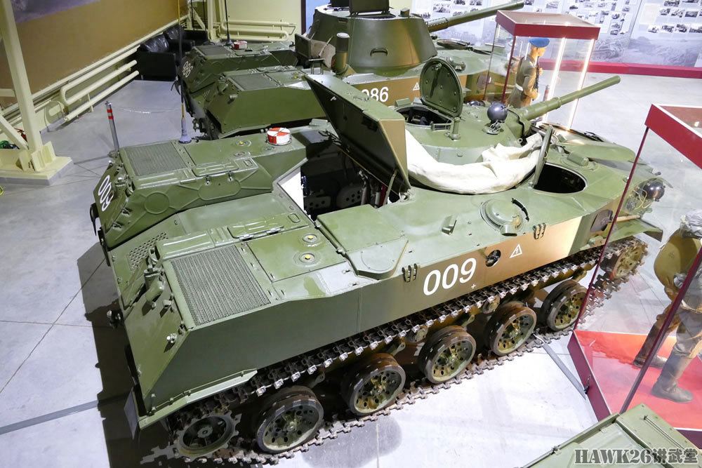 bmd-1即将迎来升级 苏联第一代伞兵战车完美陈列 达到服役状态
