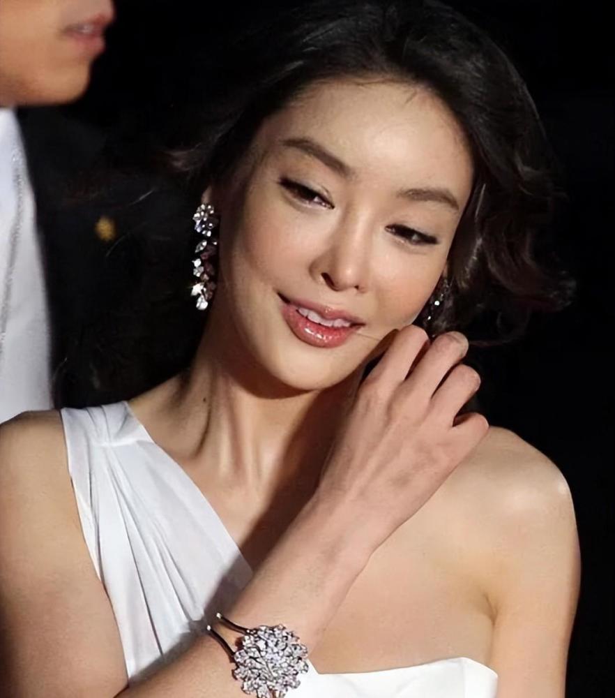 韩国明星成高危职业,李尚恩厕所离世一周之后,又一女星死亡