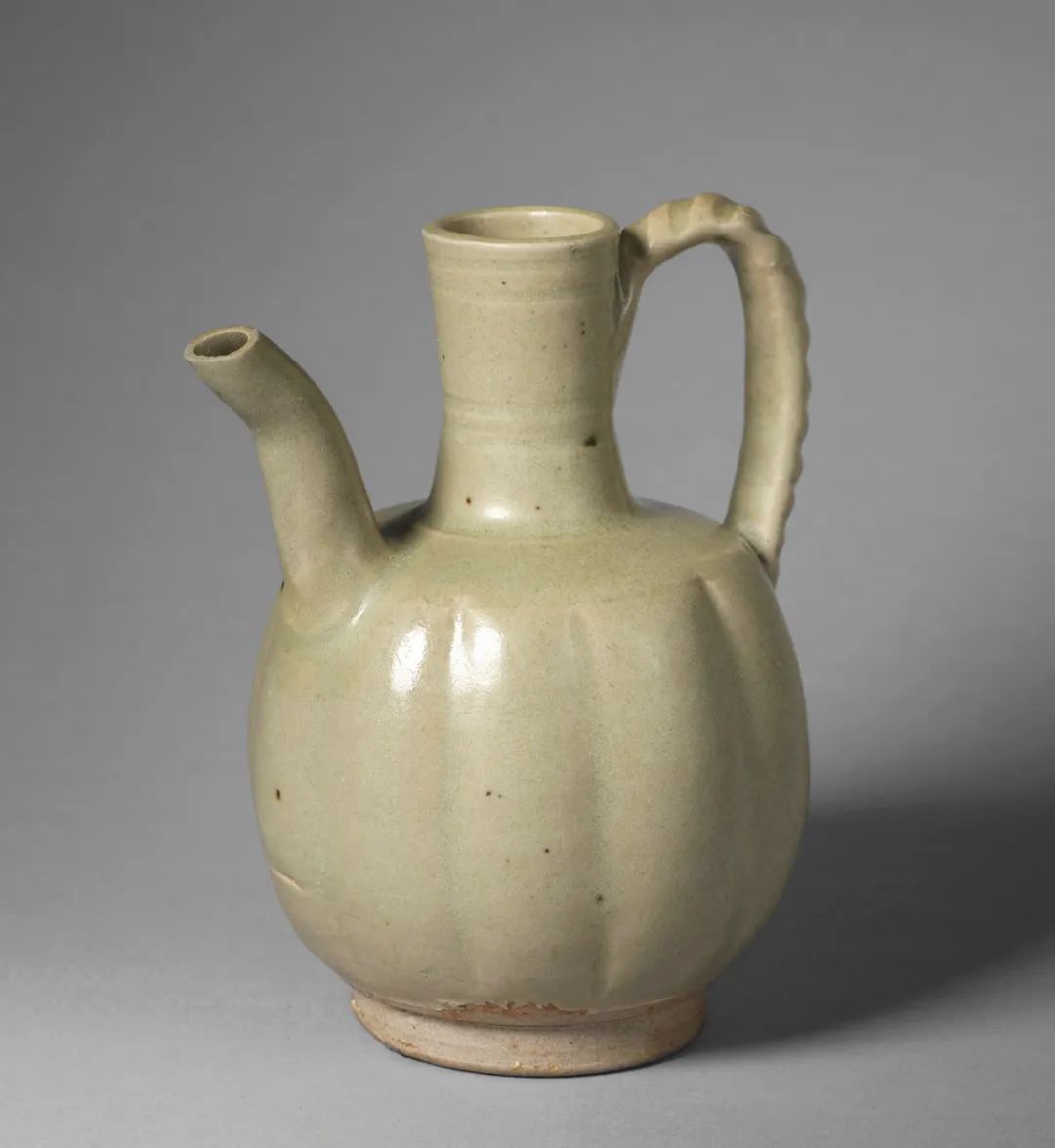 lot0067 明 耀州窑青釉瓜棱执壶 h10cm 估价:20,000—30,000