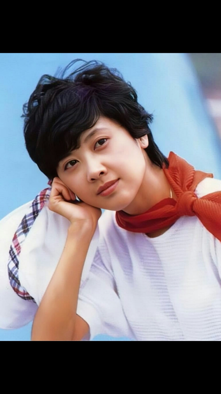 朱琳~美目有神,笑容自然开朗