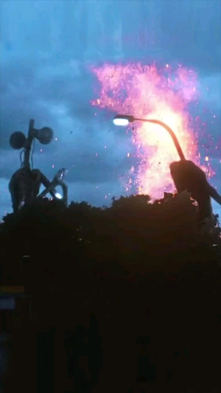 警笛头大战路灯头