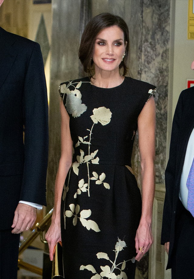 西班牙王妃看着就不简单,气质优雅身段也美,穿衣服更显高级