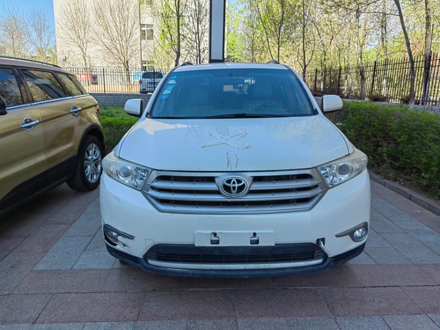 新疆克拉玛依市一辆丰田牌汉兰达小型普通客车将以10万起拍