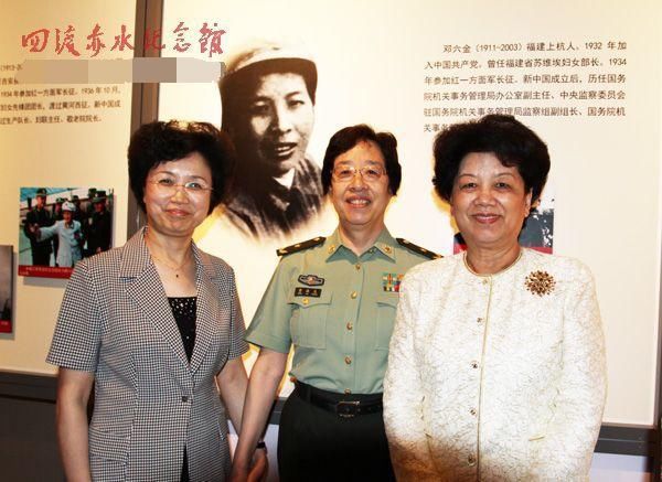 她是原中央委员曾山的女儿,2001年晋升少将,二哥三弟都是少将