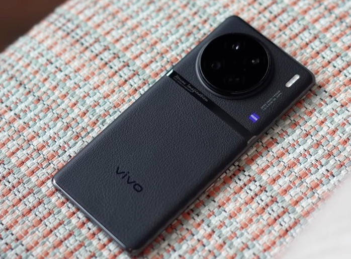 3999元,vivo x110正式官宣,真机长这样打几分