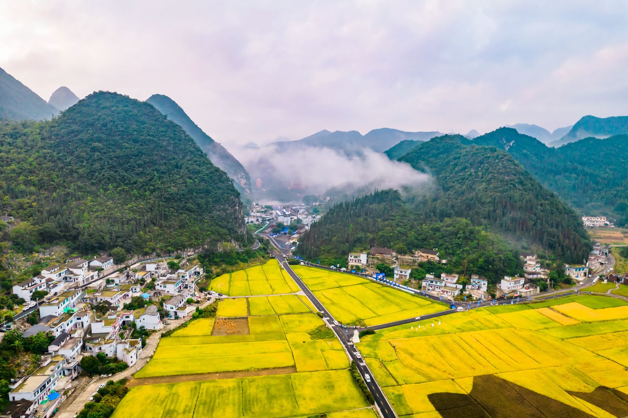 贵州兴义万峰林,磅礴数千里,航拍风景如画,看后让人叹为观止