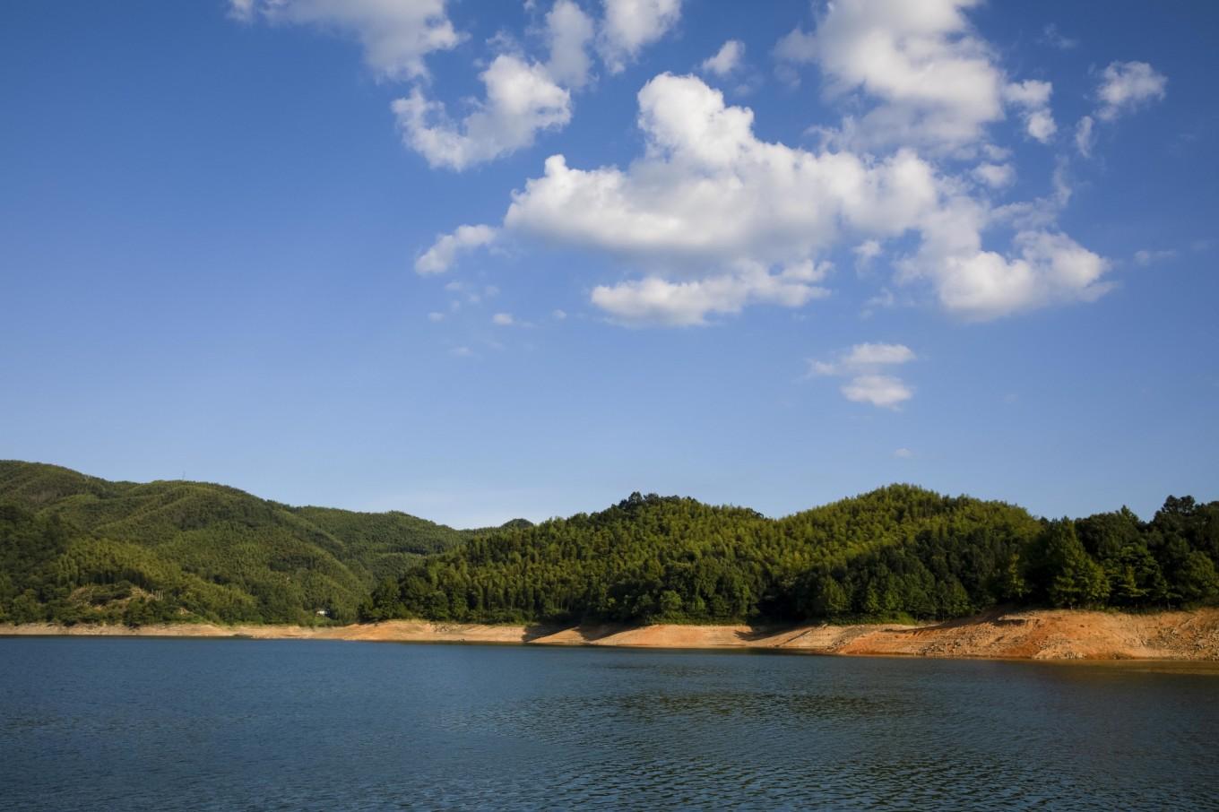 享受夏日清凉,走进安徽霍山佛子岭水库,欣赏这里的静态美