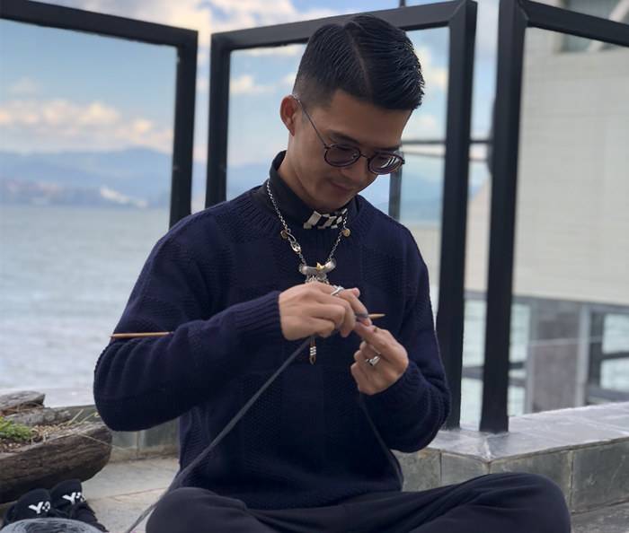 回顾广东小伙潘锐彬辞高薪回村织毛衣两登央视全网粉丝过千万