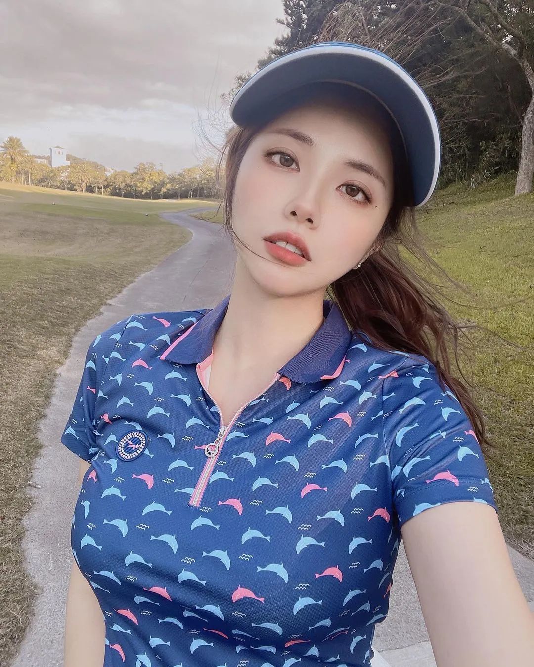 台湾网红沐沐,精致五官,白皙皮肤,大长腿夺目,d杯吸引力十足