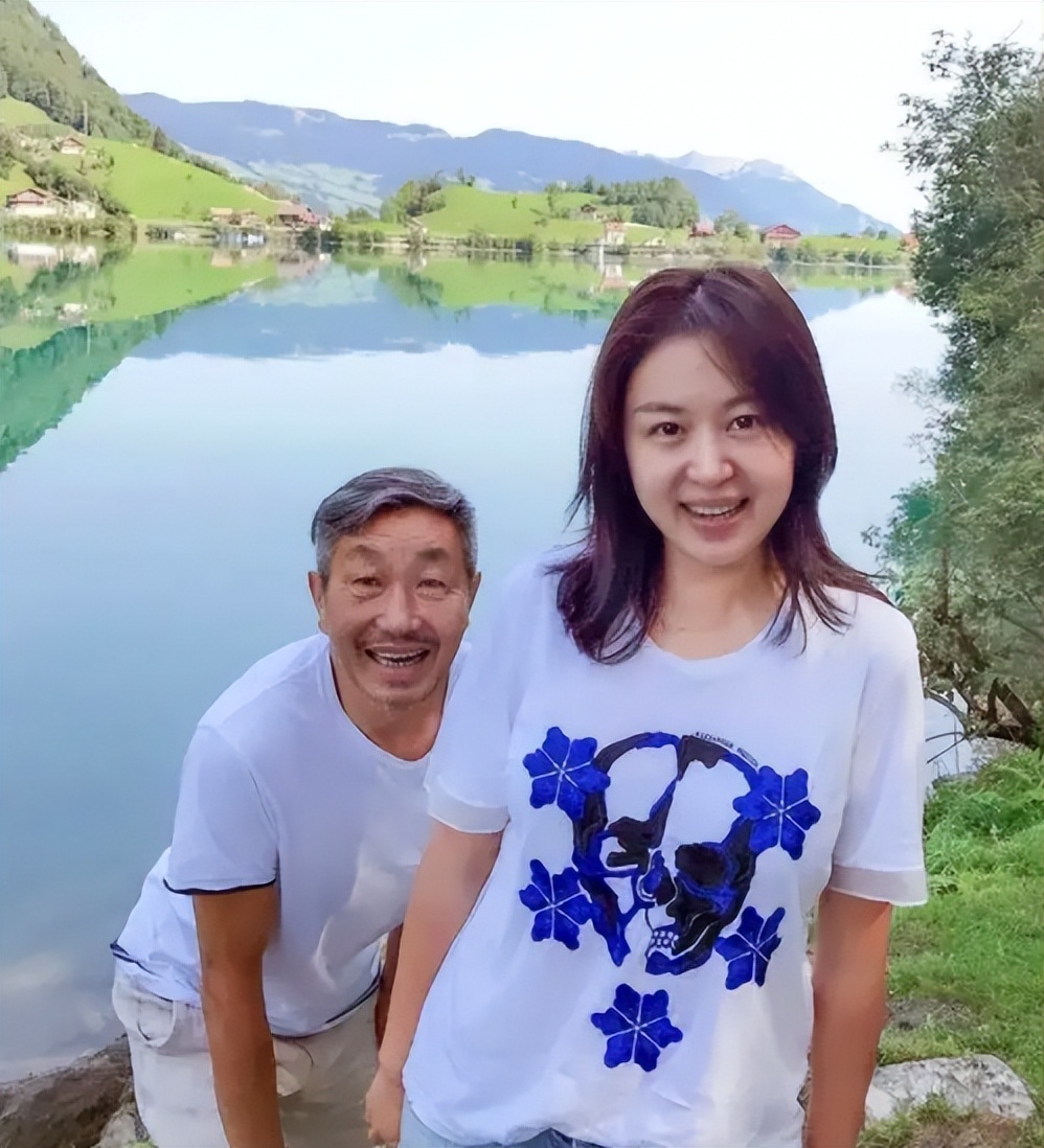 杜源:4岁认识妻子,婚后生一女,结婚40年无绯闻